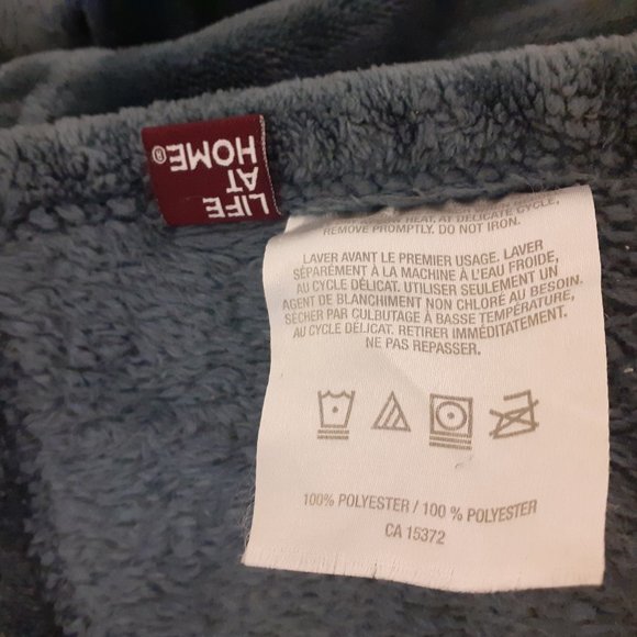 Cozy Queen size Blanket - Picture 2 of 2